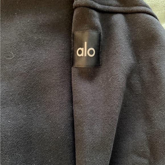 ALO Yoga renown heavy weight crew neck pullover - Picture 7 of 8
